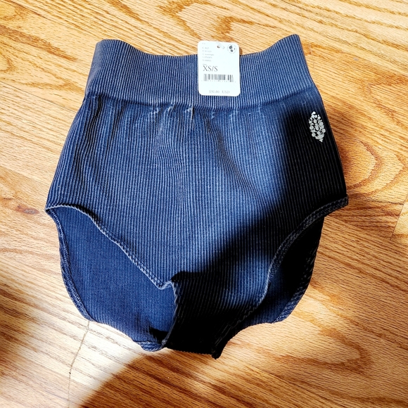 NWT FP Movement by Free People 'Happiness Runs' Briefs/Shorts: Size XS/S - Picture 4 of 7